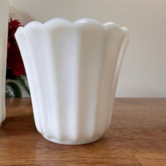 Vintage Milk Glass Vase and Planter Set – Scalloped Edge White Ribbed Pedestal S - Picture 4 of 5